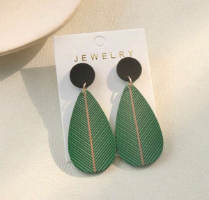 Green Leaf Water Drop Earrings